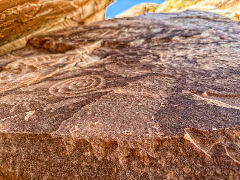 Unique three-dimensional petroglyph